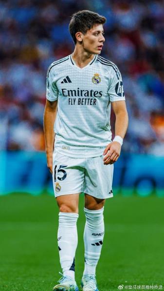 实至名归！官方：居莱尔68米吊射当选西甲3月最佳进球