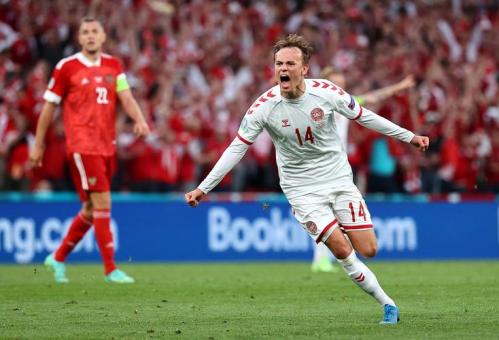 丹麦40大胜北马其顿进附加赛决赛达姆斯高传射伊萨克森98秒2球