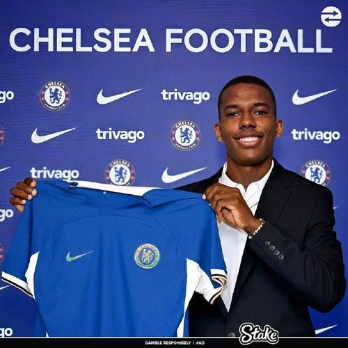 英媒：埃斯特旺加盟切尔西后一直在学习英语，现在已经有很大进步