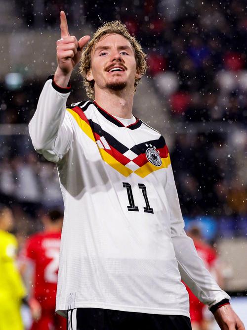 罗马诺透露热刺在全力追求德泽尔比，哪怕只有一丝希望也绝不会放弃_英超直播